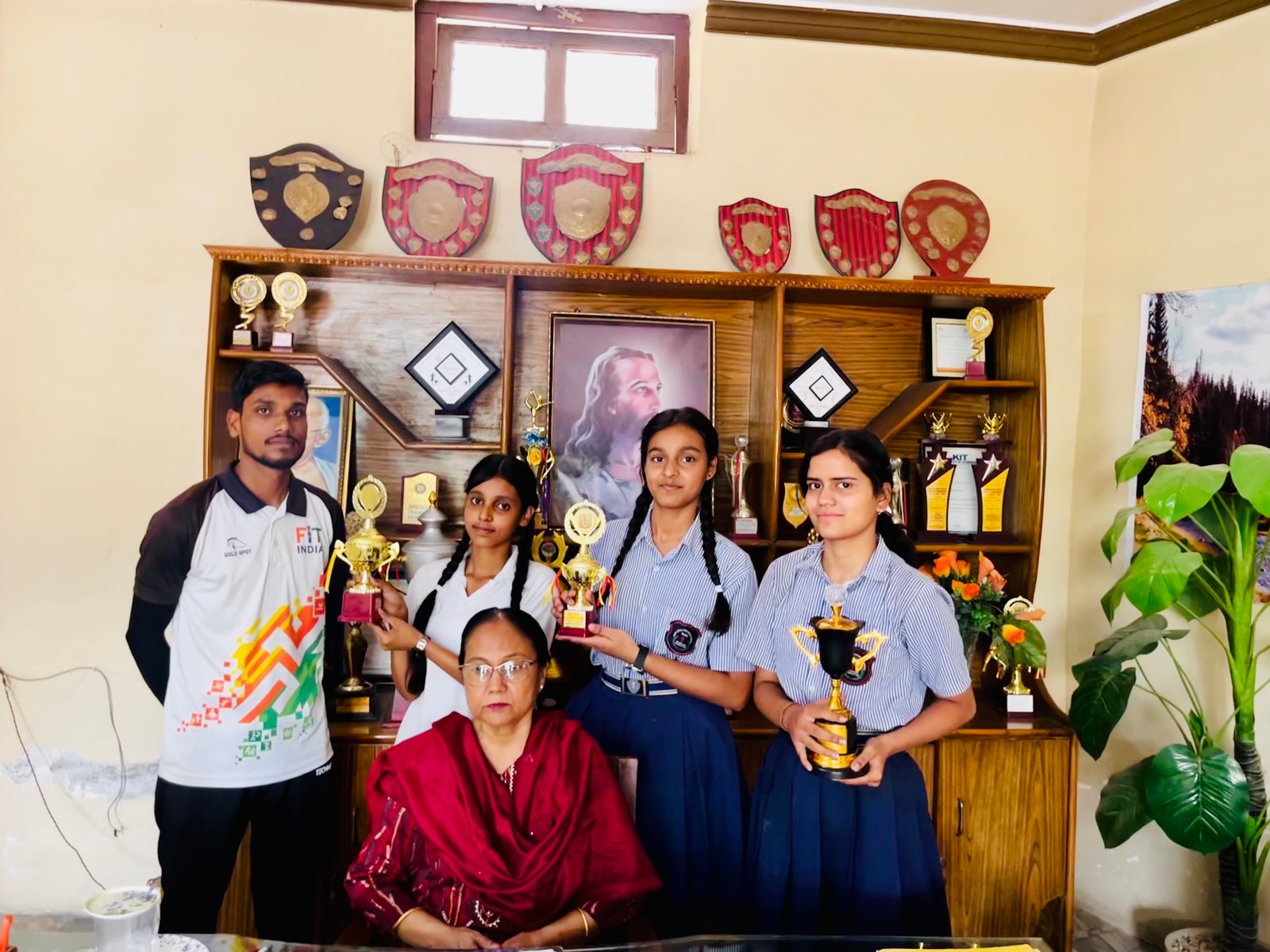 Kho-kho girls team posing after CISCE Inter-School Competition